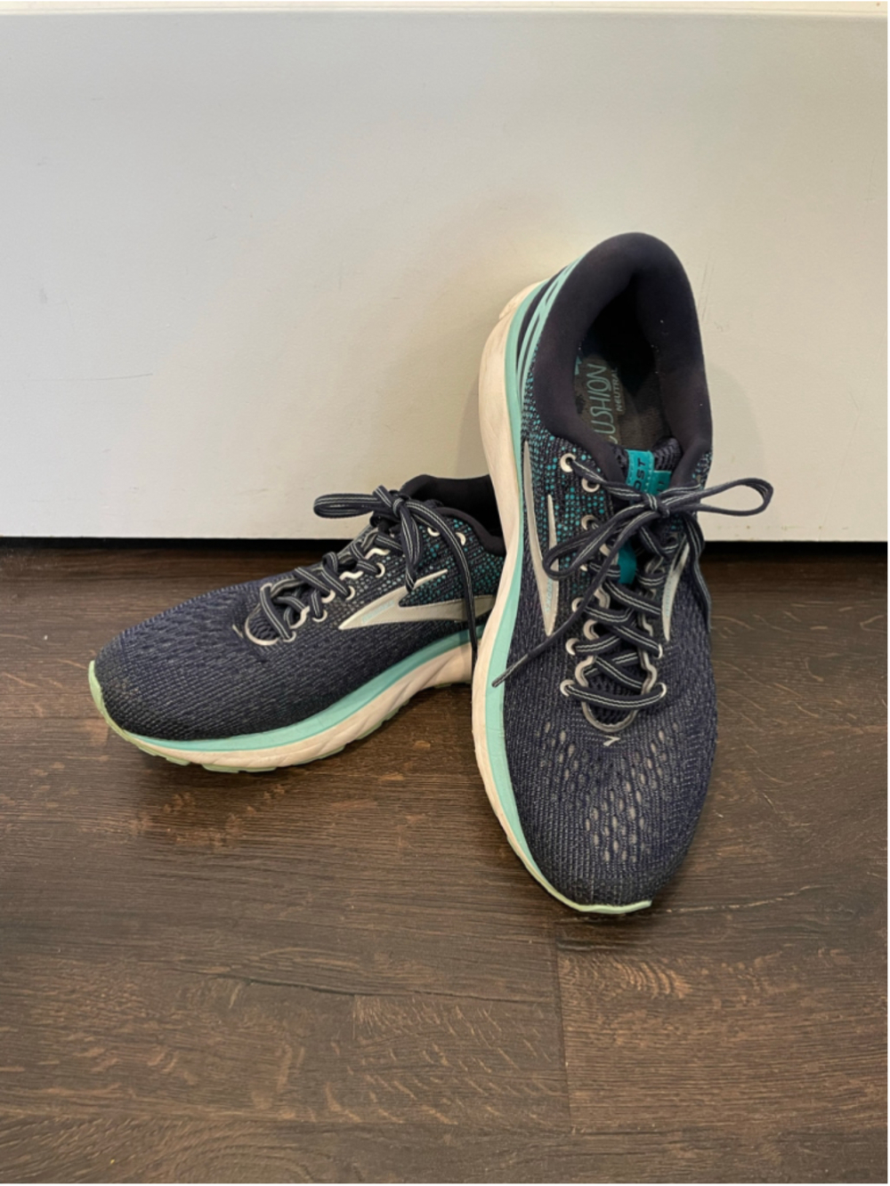 Women's Brooks Ghost 11 Running Sneakers Navy Blue size 10.5
